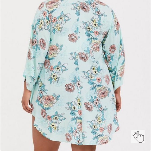 Torrid Crepe Shirttail Kimono Size 1/2 - Picture 2 of 10